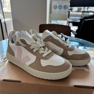 V-10 LEATHER WHITE PETALE SAHARA